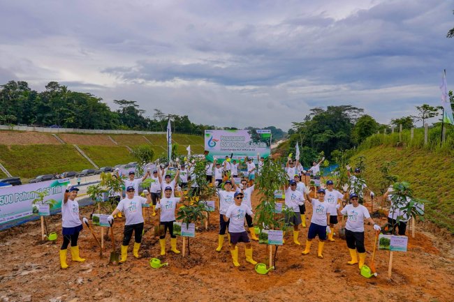 65 Tahun Berkarya Untuk Indonesia, WIKA Salurkan Bantuan Lingkungan dan Kemanusiaan