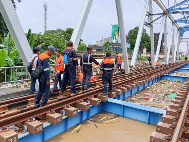 Dampak Banjir di Bekasi, KAI Daop 1 Jakarta Pastikan KA-KA yang Melintas Aman
