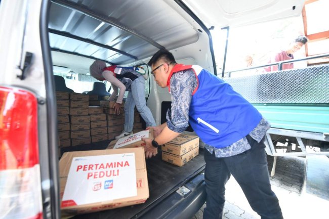 Relawan Pertamina Peduli Bantu Warga Terdampak Banjir Bekasi