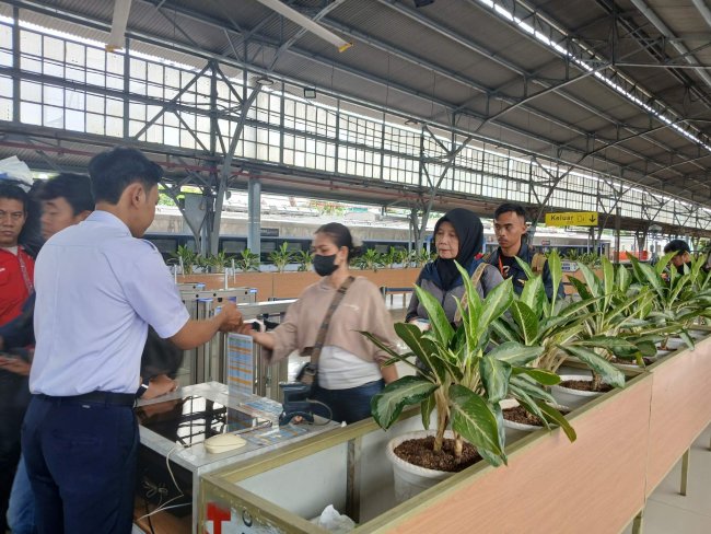 KAI Daop 1 Jakarta Catat Peningkatan Perjalanan dan Okupansi Penumpang Jelang Lebaran