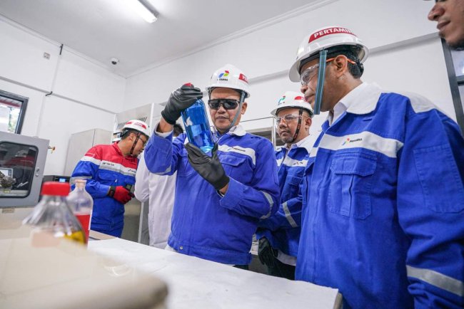 Badan Perlindungan Konsumen Nasional Tinjau Terminal BBM Plumpang, Pastikan Cek Kualitas Dilaksanakan Berlapis