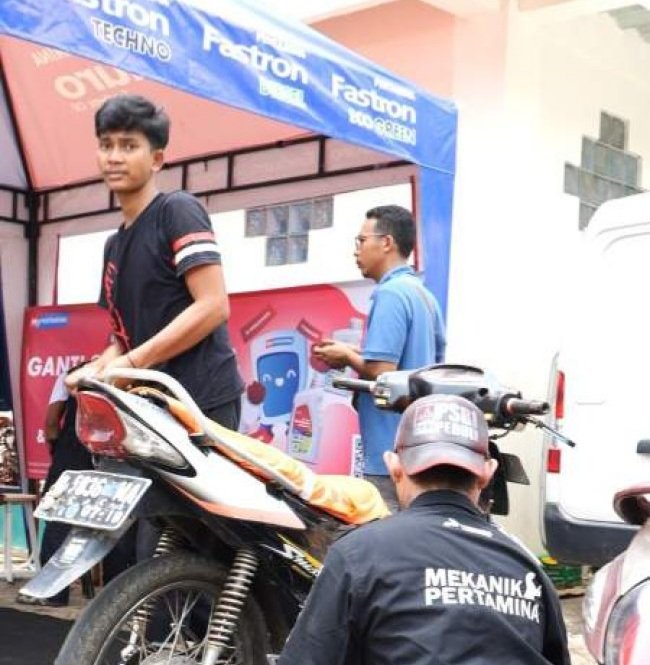 Motor Terendam Banjir, Pertamina Ganti Oli Gratis 878 Motor dan 1000 Voucher BBM
