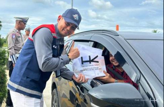 Hutama Karya Bagikan Ribuan Takjil Gratis dan Voucher Makan di Seluruh Jalan Tol Kelolaan