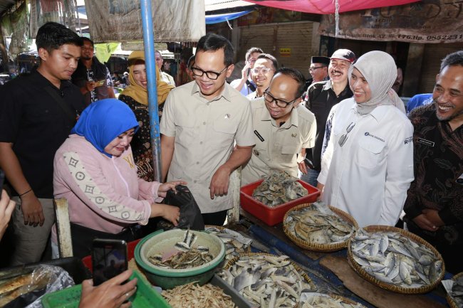 Cek Stabilitas Harga Pangan, Wamendagri Bima Arya Kunjungi Pasar Cikurubuk Tasikmalaya