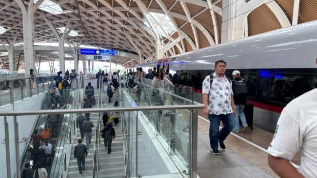Peningkatan Volume Penumpang Whoosh Mulai Terjadi Pada Jumat 28 Maret 2025