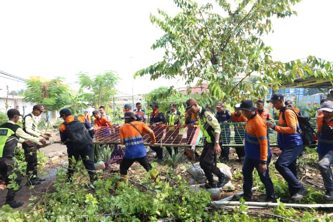 KAI Daop 1 Jakarta Lakukan Penertiban dan Pemagaran Aset di Emplasemen Stasiun Tanjung Priok