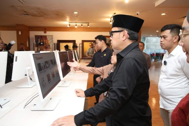 Sambangi Makam Bung Karno, Wamendagri Bima Ajak Pemda Jaga Nilai Luhur Daerah