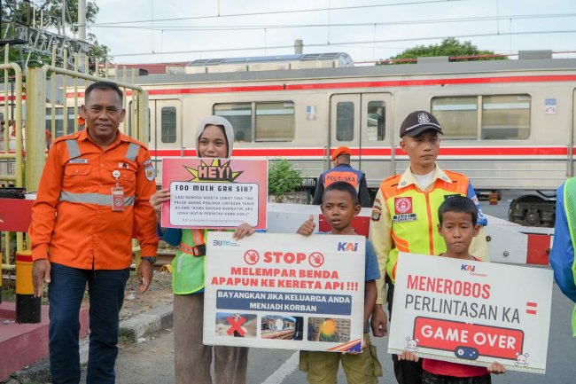 KAI Daop 1 Jakarta Ajak Pengguna Jalan untuk Disiplin Berlalu Lintas KAI Daop 1 Jakarta Ajak Pengguna Jalan untuk Disiplin Berlalu Lintas