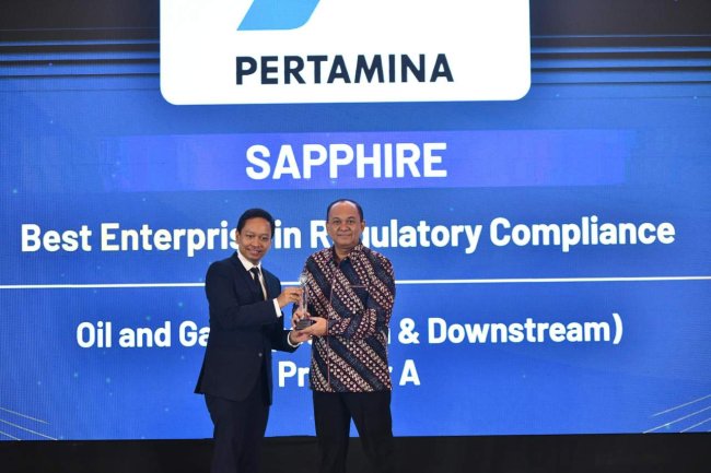 Pertamina Raih Penghargaan Perusahaan Terbaik Bidang Kepatuhan Regulasi di Sektor Migas Pertamina Raih Penghargaan Perusahaan Terbaik Bidang Kepatuhan Regulasi di Sektor Migas