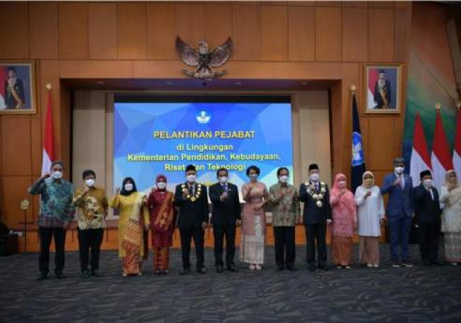 Sekretaris Jenderal Kemendikbudristek Lantik Dua Rektor Perguruan Tinggi Negeri Periode 2022-2026