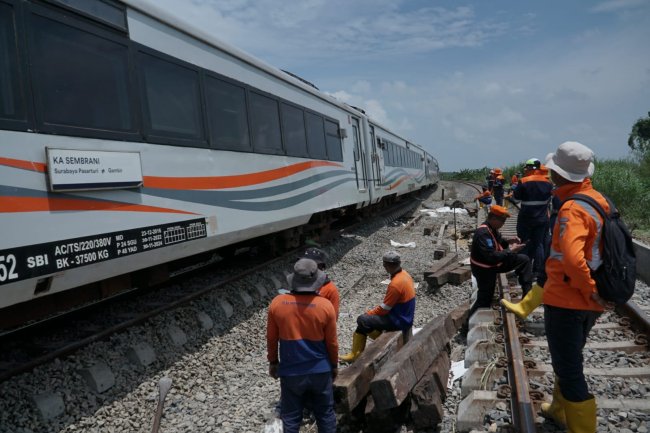 KAI Pastikan Jalur Kereta Api Terdampak Banjir di Kabupaten Grobogan Sudah Dapat Dilewati KA