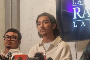Abidzar Tak Terima Ibunda Dihina, Somasi Dua Warganet Penghina Umi Pipik!