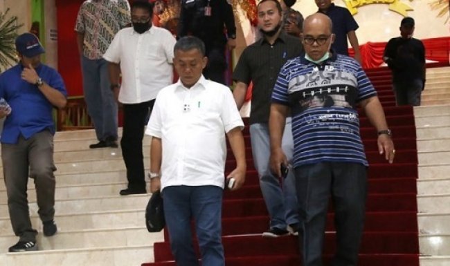 Aksi Ketua DPRD DKI Jakarta Angkat Meja Sebelum Paripurna HUT Jakarta 
