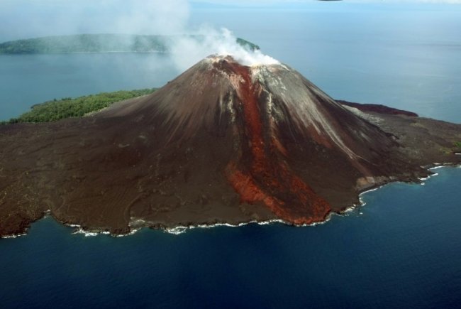 Semburan Gunung Anak Krakatau, Warga Diminta Tak Keluar Rumah