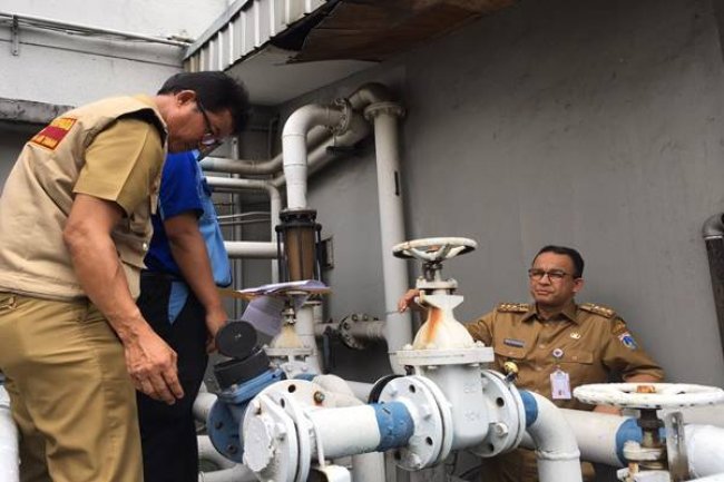 Pedagang Dagang di Trotoar Viral, Gedung Tinggi Sedot Air Diam Saja