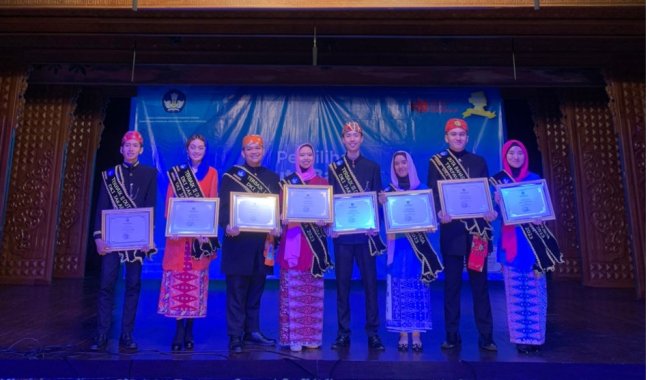 Lewat Krida Pitung, Mahasiswa Teknik Perminyakan UPER Sapu Gelar Juara Duta Bahasa Terfavorit