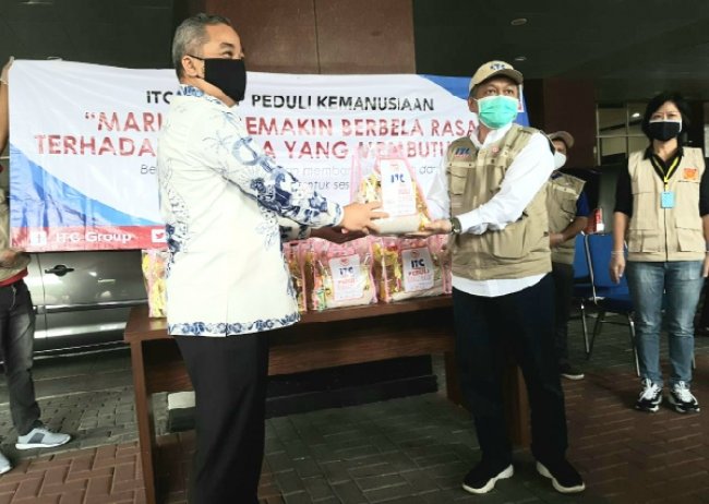 ITC Group Bagikan 5.000 Paket Bahan Pangan Kepada Warga DKI Jakarta