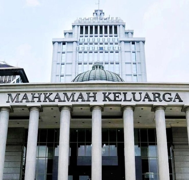 Heboh Plesetan Mahkamah Keluarga