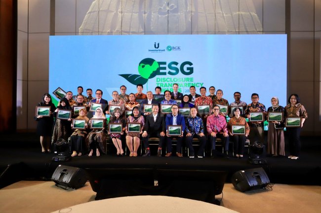 Pertamina Group Raih Predikat Leadership AA di Ajang ESG Disclosure Transparency Awards