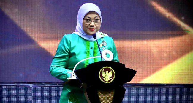 Kemnaker Anugerahi Award Gubernur dan Perusahaan Berkontribusi Bagi Pembangunan Ketenegakerjaan Indonesia