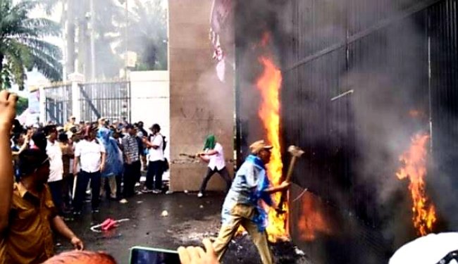 Polisi Bakal Selidiki Aksi Pengerusakan Tembok dan Pagar Gedung DPR Saat Demo Apdesi 