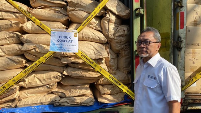 Mendag Zulkifli Hasan Musnahkan Produk Impor Senilai Rp9,33 Miliar