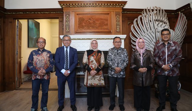 Menaker Bertemu Dubes RI untuk Belanda, Bahas Peluang Kerja bagi Tenaga Kerja Indonesia