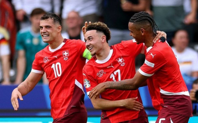 Swiss Bikin Juara Bertahan Italia Angkat Koper