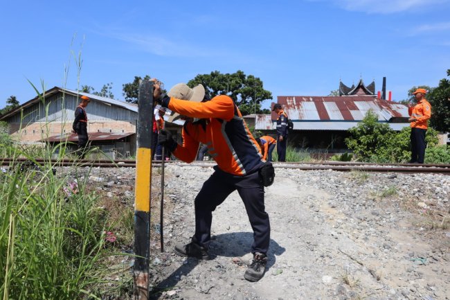 Tutup Perlintasan Liar, KAI Ingatkan Masyarakat Tak Buka Kembali Demi Keselamatan