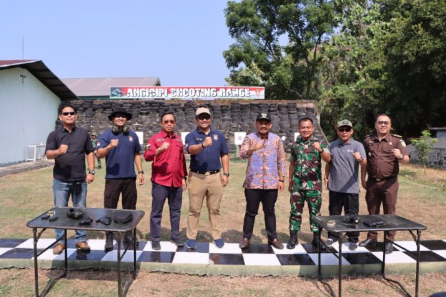 Peringati Hari Bhayangkara, Polres dan Forkopimda Ngawi Pererat Silaturahmi dengan Menggelar Latihan Menembak 