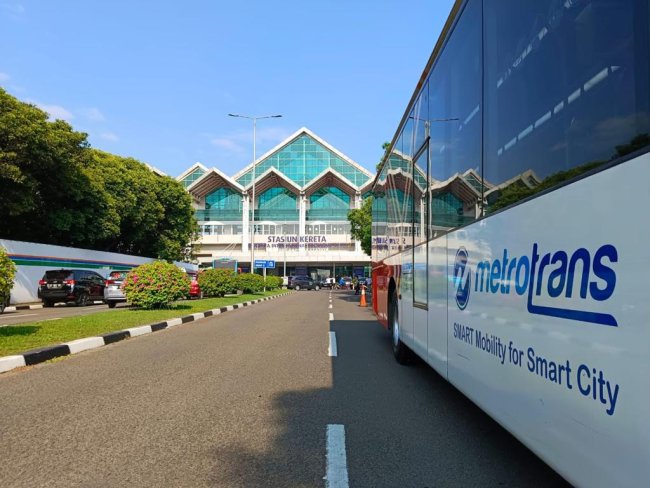 Mulai Hari Ini, Masyarakat Bisa Naik Transjakarta dari dan ke Bandara Soetta