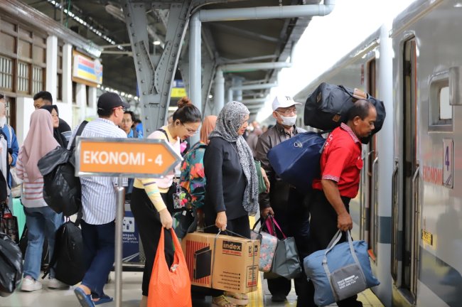 865 Ribu Tiket Terjual, KAI Operasikan 56 KA Tambahan Selama Libur Nataru