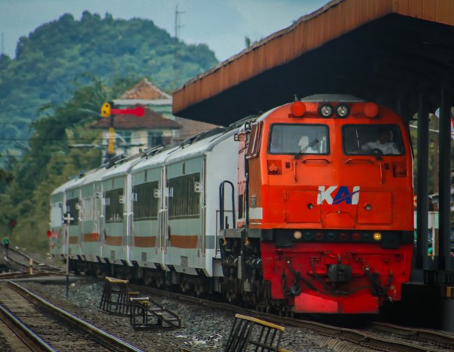 Layani Rute Terpanjang di Pulau Sumatera, KA Rajabasa Angkut 530.834 Penumpang hingga Oktober 2024