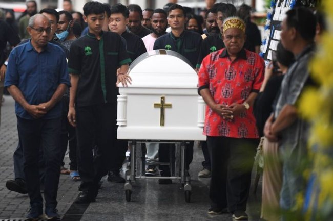 Prosesi Pemakaman Lukas Enembe Ricuh, Pj Gubernur Papua Terluka