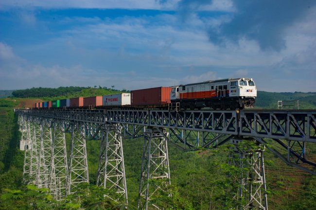 Komitmen Hadirkan Ekosistem Transportasi Berkelanjutan, KAI Raih Skor ESG 41