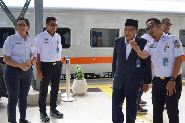 Pastikan Kelancaran Layanan dan Kenyamanan Penumpang, Komisaris Utama KAI Tinjau Fasilitas Stasiun Pasar Senen