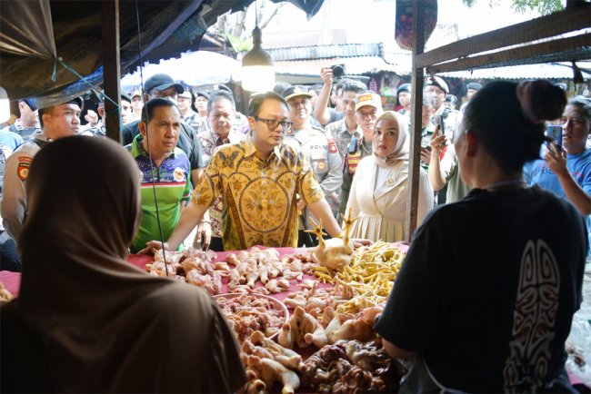 Tinjau Pasar Bukit Sulap, Wamendag Jerry: Harga dan Stok Bapok Stabil