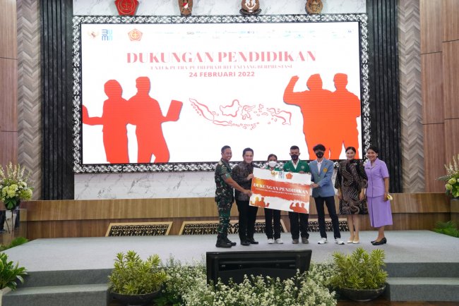 Erick Thohir  Berikan Beasiswa Pendidikan Untuk  Putra Putri Berprestasi Anggota TNI di 34 Provinsi Indonesia