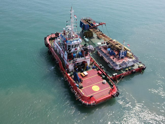 Menuju Green Company, Pertamina Trans Kontinental Pasang PLTS di Kapal Derek FC Dwipangga