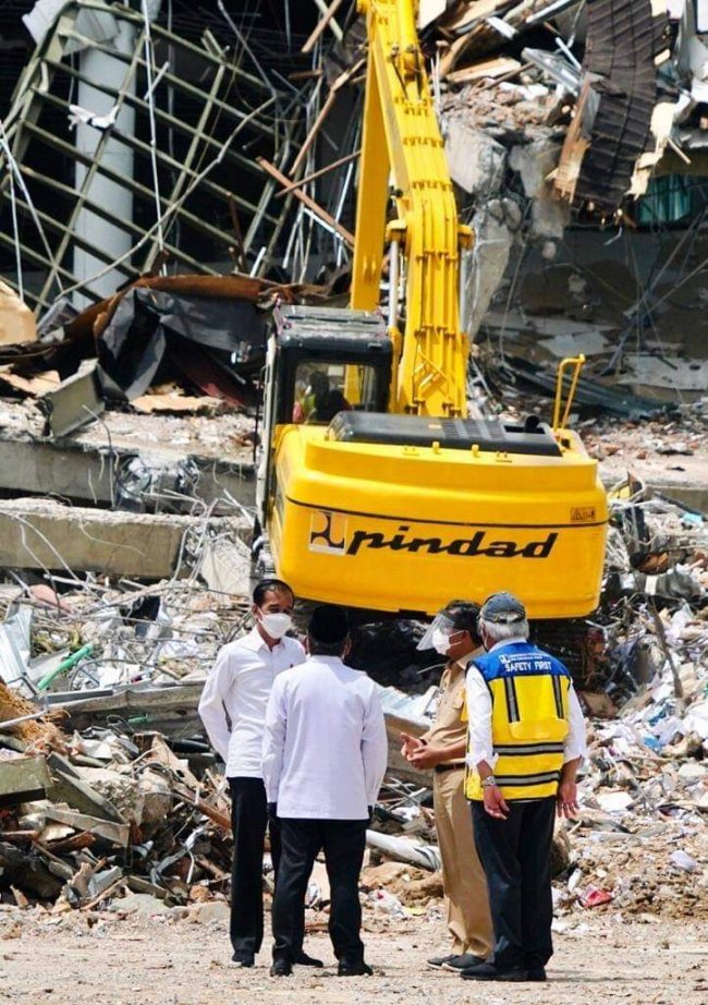 Presiden Tinjau Kantor Gubernur Sulawesi Barat yang Rusak Terdampak Gempa