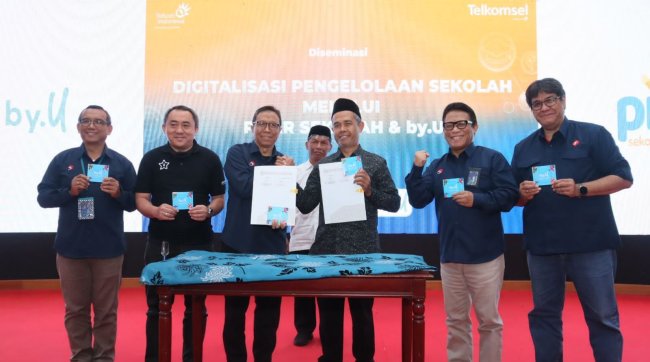 Telkom Akselerasi Digitalisasi Pengelolaan Sekolah di Bandung Barat