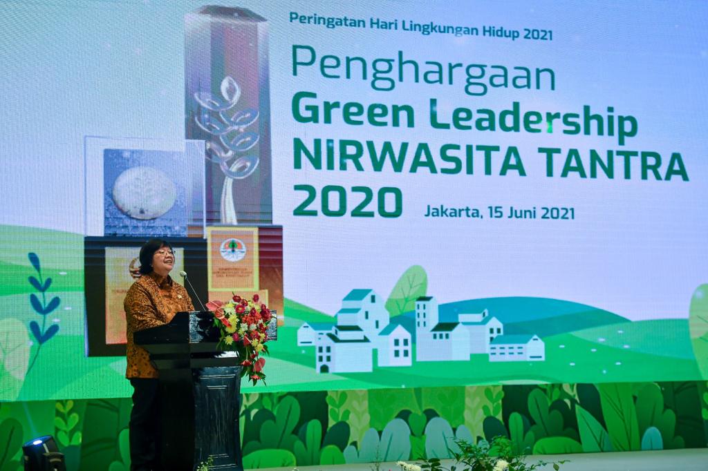 Kepala Daerah Dan DPRD Raih  Penghargaan Green Leadership  Dari KLHK 