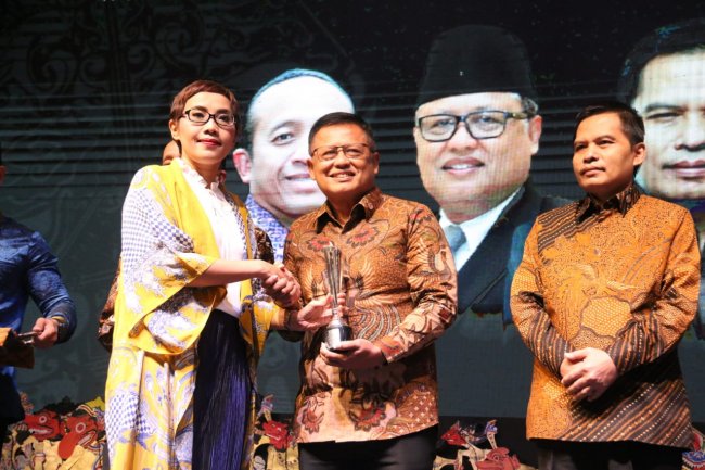 Sekretaris Kementerian PANRB Terima Obsesion Award 2019 Kategori Best Bureaucrats