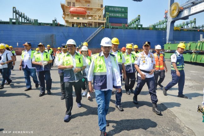 Pelabuhan Tanjung Priok Tahun Ini Ditargetkan Layani Bongkar Muat Peti Kemas Hingga 8 Juta TEUs