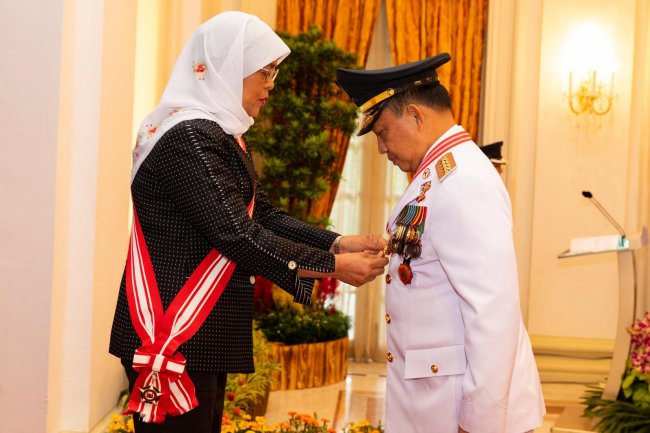 Mendagri Terima Penghargaan Darjah Utama Bakti Cemerlang dari Presiden Singapura