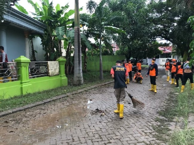 Instruksikan Tim Gabungan Bantu Tangani Banjir Cilegon, Gubernur WH: Semangat Gotong Royong Harus Dijaga