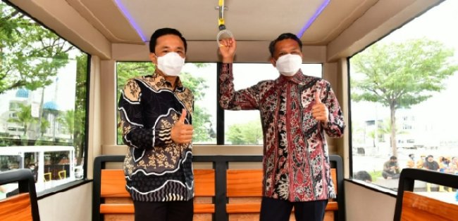 Sulap Rongsokan Mobil Sampah Jadi Bus Wisata, Gubernur NA Puji Pj Wali Kota Makassar: Ini Ide Brilian !