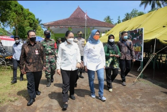 Kunjungi Lokasi Terdampak Bencana di Jawa Timur, Menteri Bintang : Perempuan dan Anak Perlu Keterampilan Mitigasi