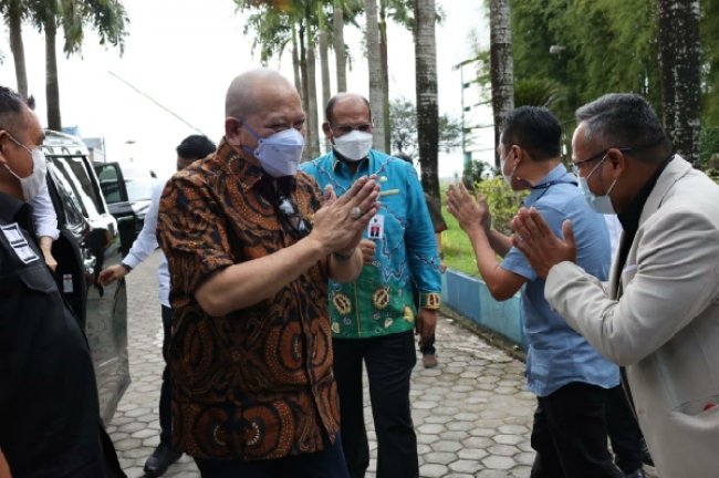 Awali Kunker, Ketua DPD RI Disambut Hangat di Banjarmasin