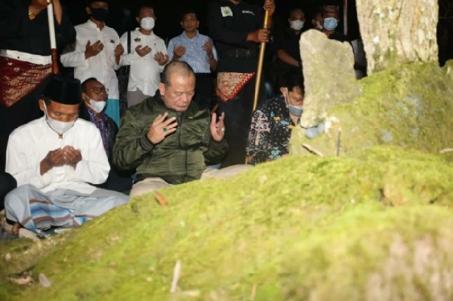 Ketua DPD Ziarah ke Makam Raja-Raja Sekala Brak Kepaksian Pernong
